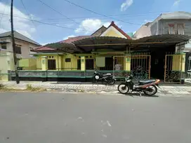 Rumah Luas Terawat Area Fajar Indah Colomadu
