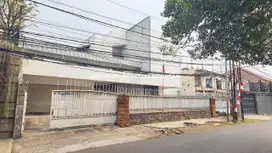 Rumah Lama Cocok untuk Dibangun Kantor di Darmawangsa X