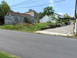 Tanah Dijual Dekat RS PKU Gamping, Tepi Jl Aspal Lebar Ramai