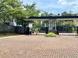 Dijual rumah mewah di Puri 11 Residence