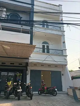 Disewa Ruko Mewah Strategis Jl Juanda Depok