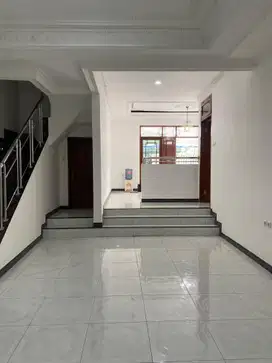 Disewakan Rumah Siap Huni Hoek di Antapani