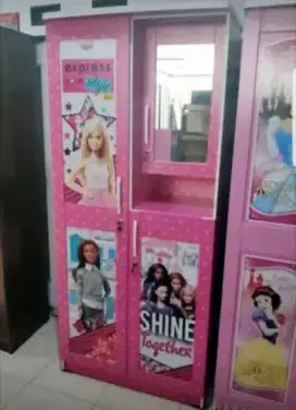 Lemari Pakaian 2 Pintu Apanel WDM-11125 BCF Barbie Pink