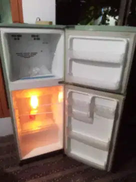 Dijual kulkas 2 pintu merk LG normal ori