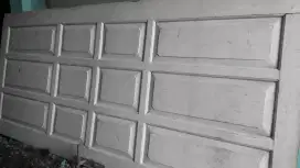 Pintu kayu depan