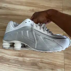 WTS NIKE SHOX R4 White Metallic