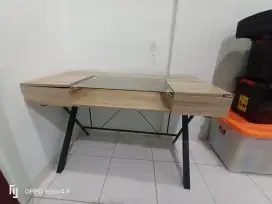 Meja kerja fungsional Informa