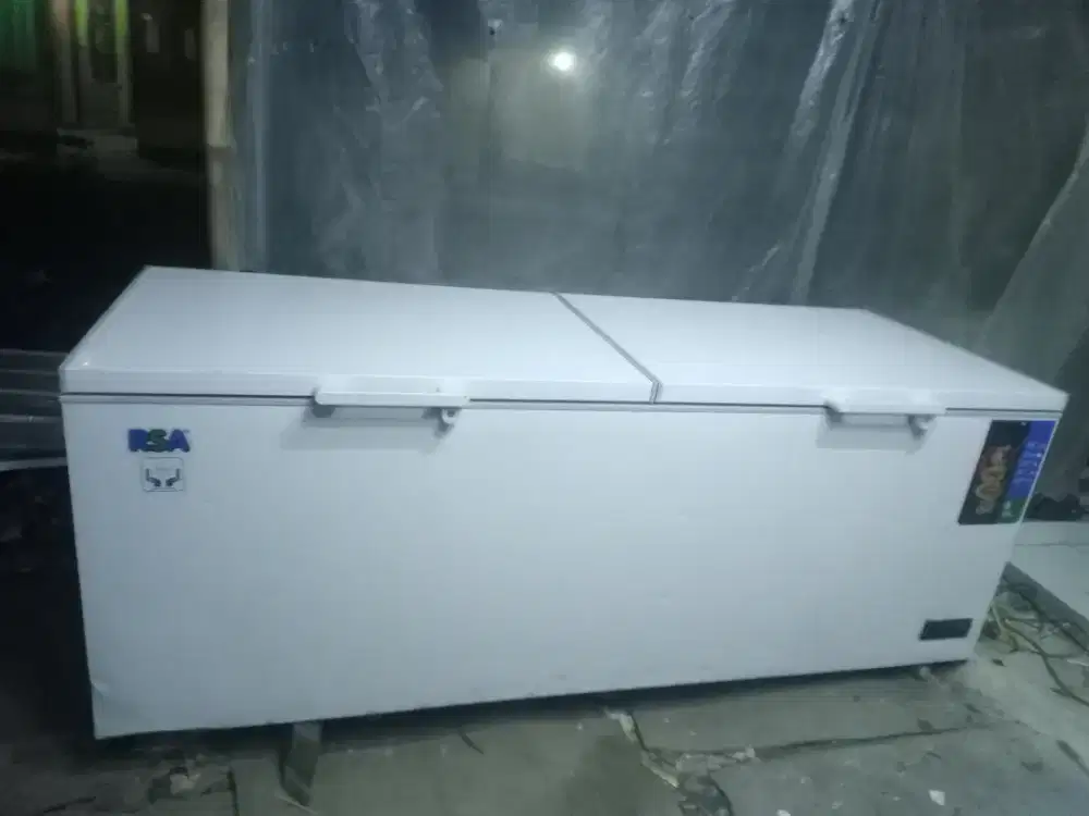 Jual prizer box RSA kapasitas 1200 L kondisi normal siap pakai