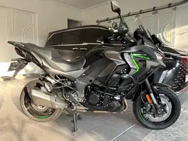 Kawasaki Versys 1100 odo 220 Like New