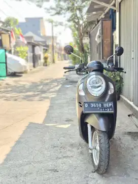 Honda Scoopy Stylish 2022 
Warna Coklat
Km 22rb