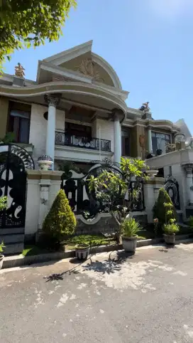 KLASIK MODERN FULL FURNISHED BRANDED DI SUTOREJO DEKAT PAKUWON CITY