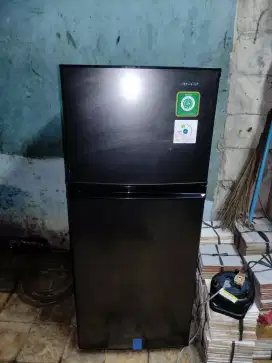 Kulkas 2 pintu merk SHARP