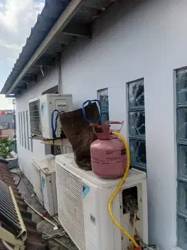 Service AC bongkar pasang AC tukang AC panggilan isi freon AC