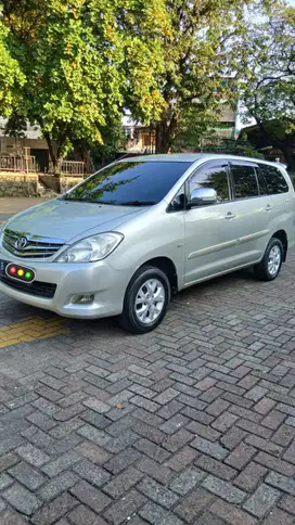 Toyota Kijang Innova 2010 Bensin