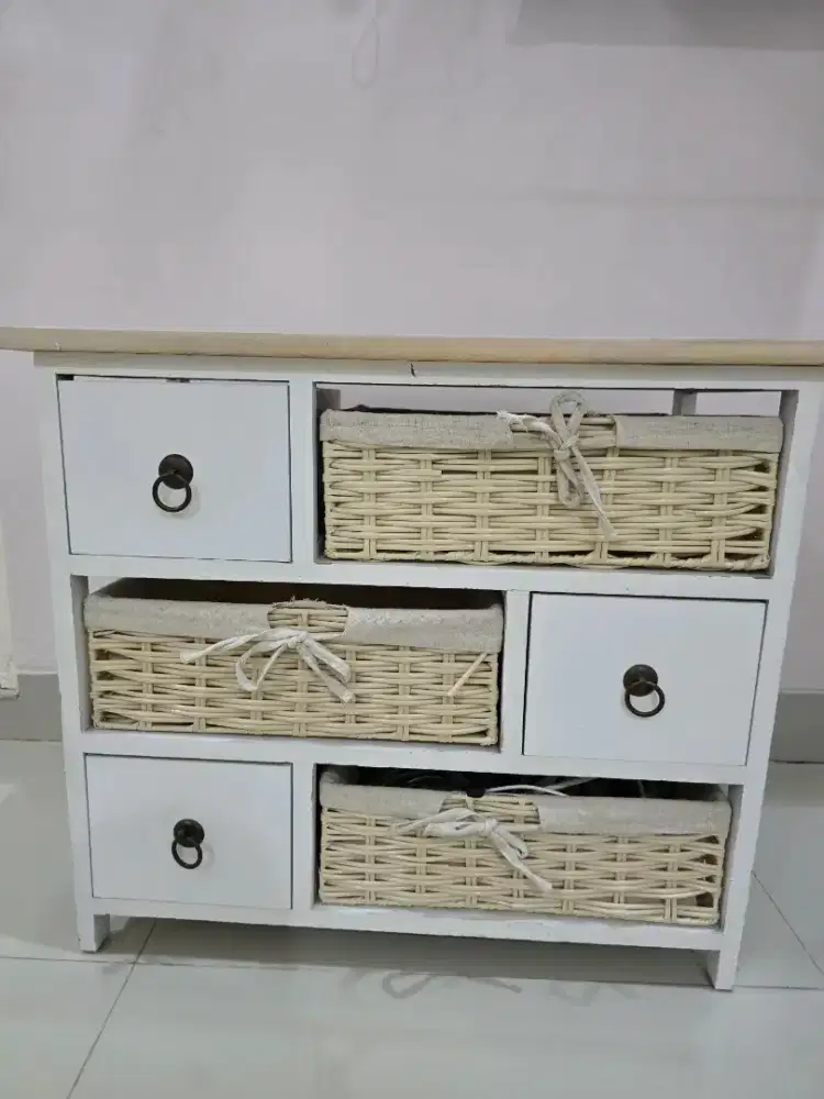 Lemari aksesoris mini