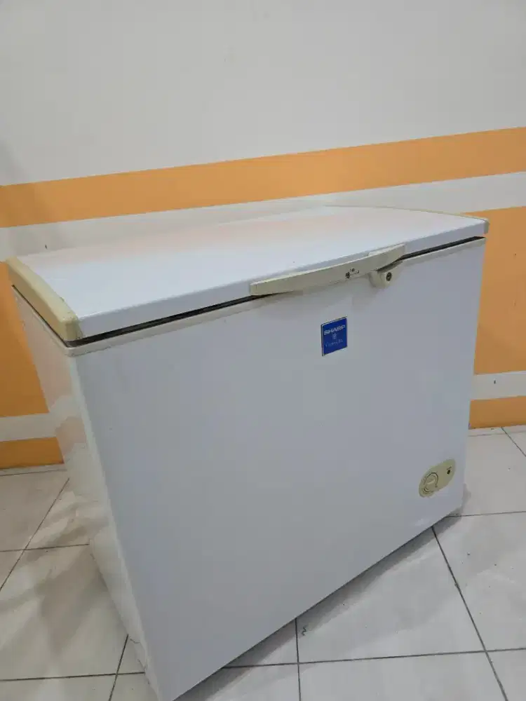 Kulkas Freezer Sharp FRV 200
