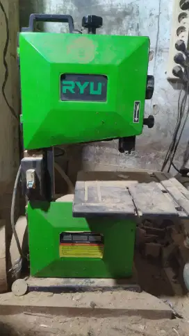 Mesin Gergaji Band Saw Ryu