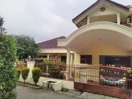 Rumah luas hoek di jatiwaringin Asri pondok gede Bekasi
