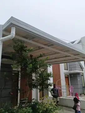 Kanopi baja ringan berikut talang air