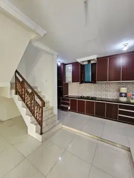 Jual Cepat Rumah Siap Huni 2 Lantai di Puri Intan – Lokasi Strategis