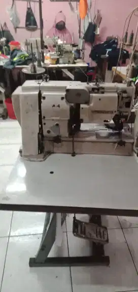 mesin lubang dan pasang kancing