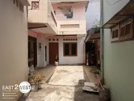 Dijual 2 unit Rumah Hanya Hitung Tanah Cocok buat kos2an dan konveksi lokasi Ramai Strategis