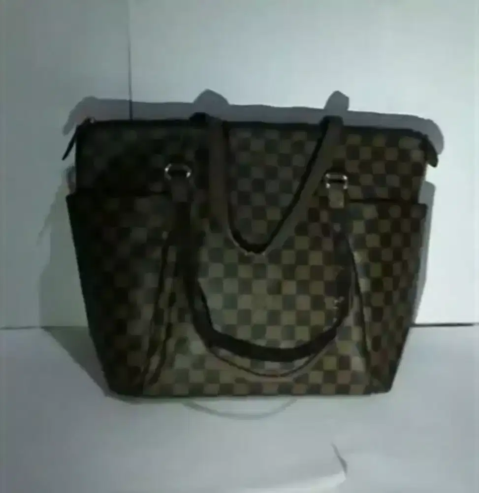 Sling Bag
Louis Vuitton
Monogram