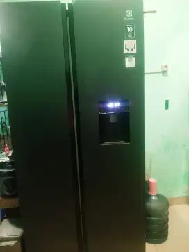 kulkas electrolux 2025 side by side