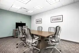 Pesan ruang kantor terbuka untuk segala ukuran bisnis di HQ GKM Green Tower