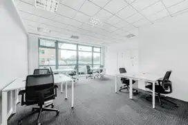 Akses satu harga ke ruang kantor profesional 15 orang di Regus Pakuwon Centre