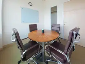 Ruang kantor pribadi berlayanan lengkap untuk Anda dan tim di HQ Plaza Oleos