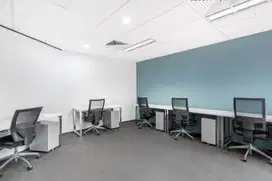 Pesan ruang kantor terbuka untuk segala ukuran bisnis di HQ HQuarters