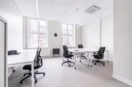 Pindah ke ruang kantor terbuka siap pakai untuk 15 orang di HQ Mega Office Park