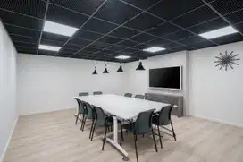 Ruang kantor pribadi berlayanan lengkap untuk Anda dan tim di HQ Menara Caraka