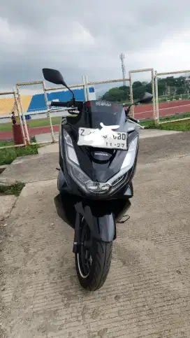 HONDA PCX 160 ABS 2022 Hitam Glossy Low kilometer