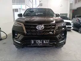 NEW MODEL Toyota Fortuner 2.8 VRZ GR Sport AT 2022 Hitam PPREMIUM  B12