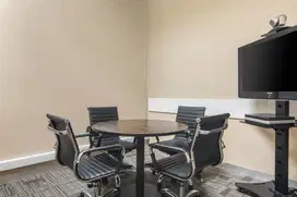 Akses satu harga ke ruang kantor profesional untuk 4 orang di Regus Equity Tower