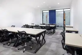 Temukan ruang kantor di HQ Hartono Mall untuk 5 orang dengan layanan siap pakai