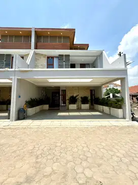UMAH MEWAH KONTEMPORER 2 LANTAI FULL FURNISHED DEKAT GEDONG KUNING
