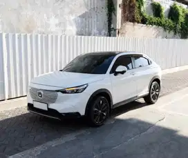 HRV SE | Panoramic Sunroof | White On Black | Honda | Service Record