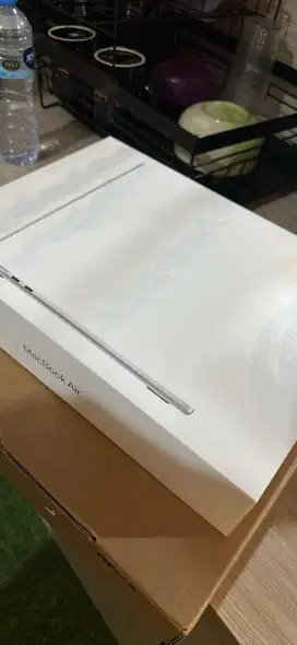 Macbook Air 13 inch M3 512gb segel garansi resmi indo