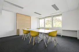 Ruang kantor terbuka untuk 10 orang di Regus GKM Green Tower