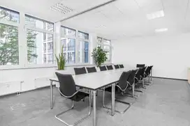 Akses satu harga ke ruang kantor profesional untuk 4 orang di Regus GKM Green Tower