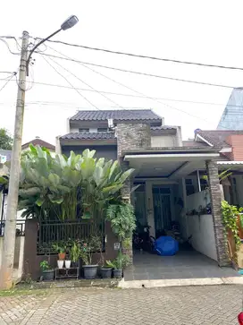 Dijual   Rumah 2 Lantai dalam Cluster Cendana Residence, Ciputat