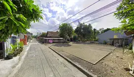 Utara Stadion Maguwoharjo, Tanah Depan SD Model Wedomartani Cocok Kost