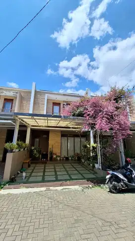 Dibawah Harga Pasaran! Rumah Cantik Ciwaruga 3 Lantai Full Furnished