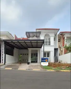 DIJUAL Rumah Cantik 2 Lantai Like New di Pusat Kota Wisata