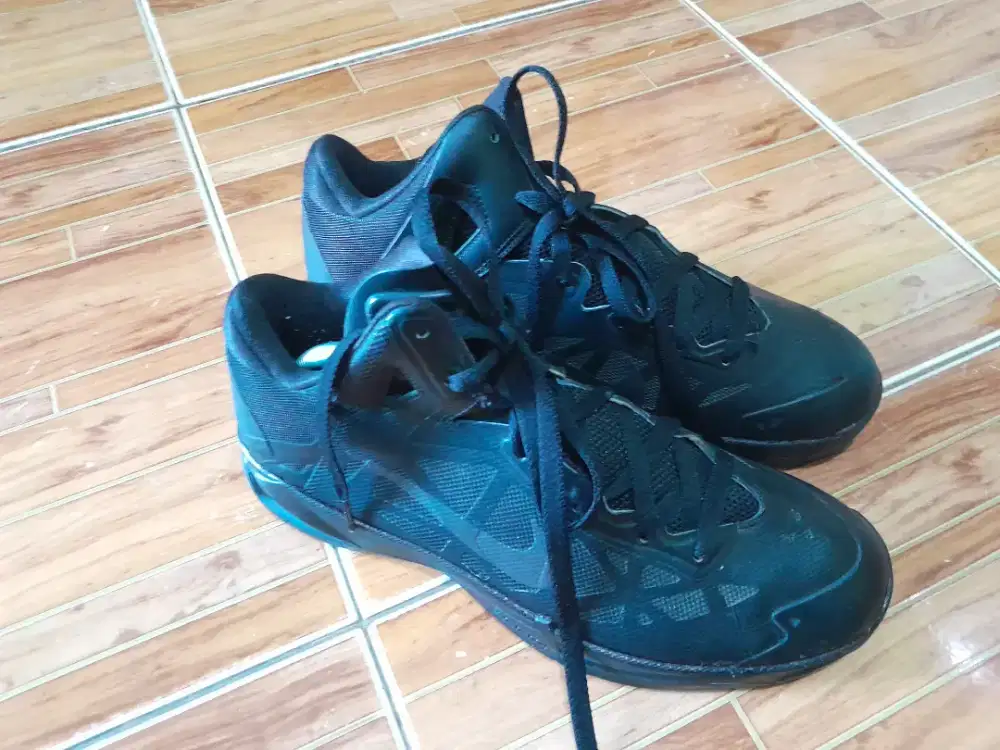 Sepatu Nike hitam 43