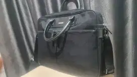 Tas Laptop Kerja Briefcast dari Phillipe Jourdan