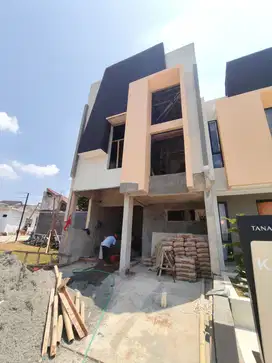 Ambil rumah deket pemda cibinong 2 lantai cuma 600 jutaan